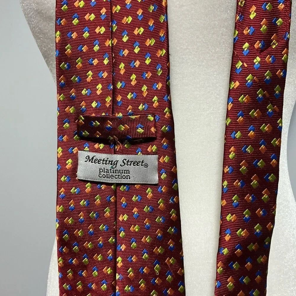 Meeting Street platinum collection 100% silk neck tie